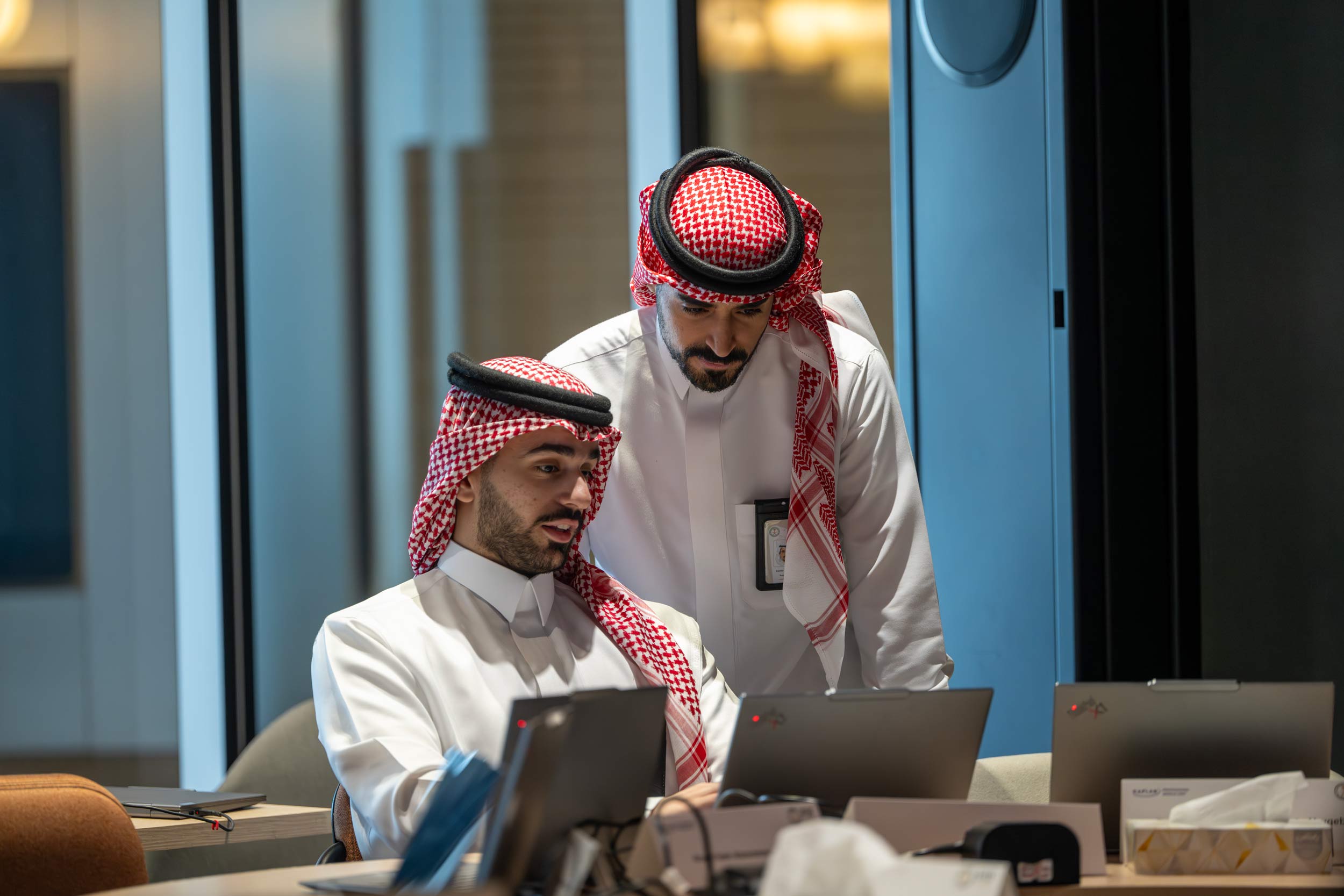 نظرة على رحلة التعلم في برنامج خريجي PIF.